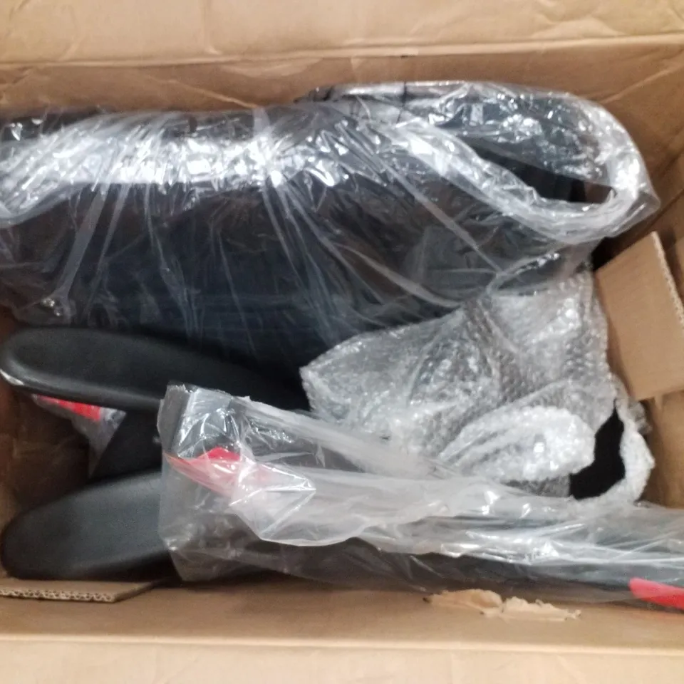 BOXED WHITE OFFICE/GAMING CHAIR