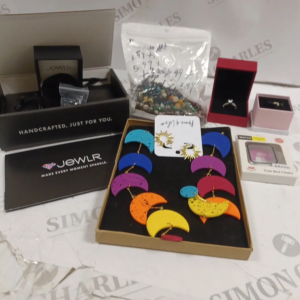 LARGE QUANTITY OF ASSORTED JEWELLERY AND ACCESSORIES 