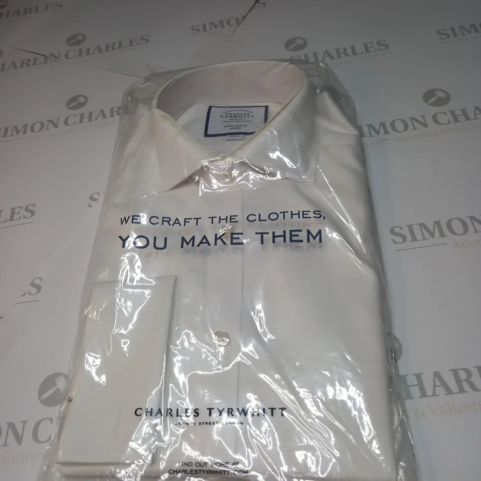 BAGGED CHARLES TYRWHITT BUTTONED SHIRT SIZE 15/33 INCH