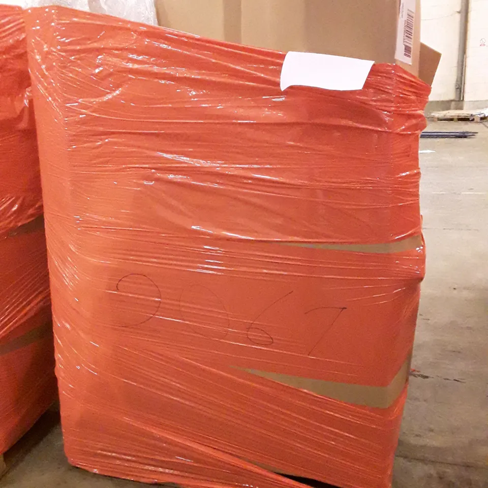 PALLET OF ASSORTED PRODUCTS INCLUDING HOMIDEC DRYING RACK, HALLOWEEN LED DECORATIONS, OSBY STAR ILLUMINATED DECOR, 3 BIKE TRUNK MOUNT  