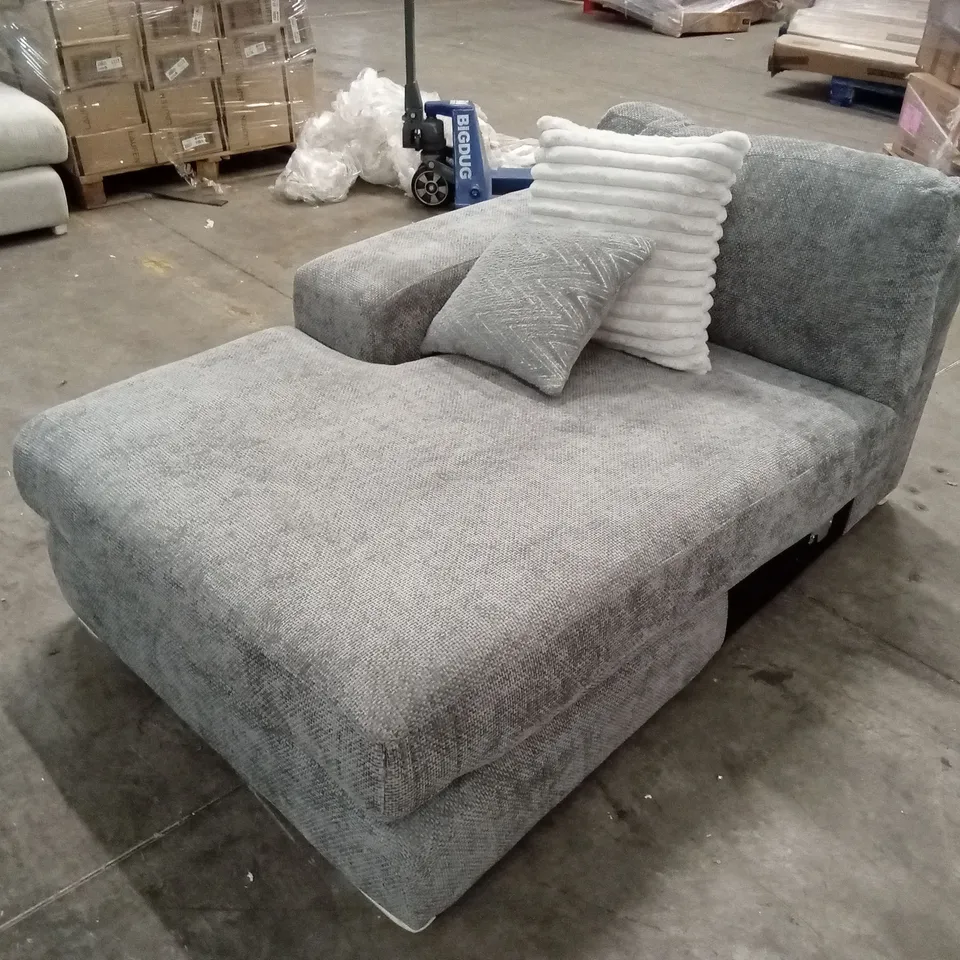 4 x ASSORTED DESIGNER SOFA PARTS