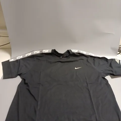 LARGE BLACK NIKE TEE