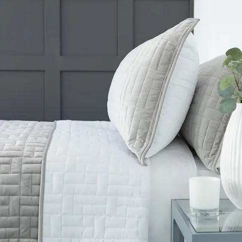 K BY KELLY HOPPEN VELVET REVERSIBLE FILLED BEDSPREAD AND SET OF 2 SHAMS SILVER GREY SUPER KING 