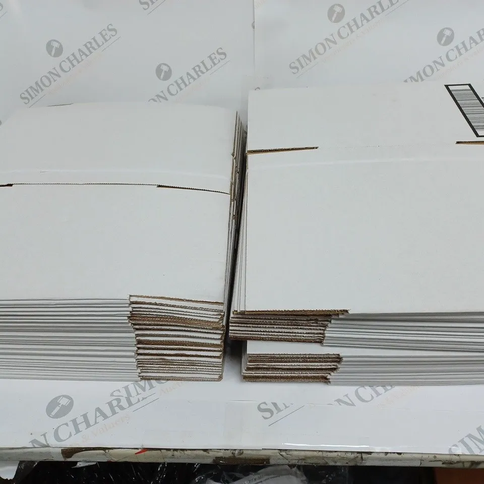 LOT OF 60 WHITE CARDBOARD BOXES - EACH MEASURING 23X16X16CM 