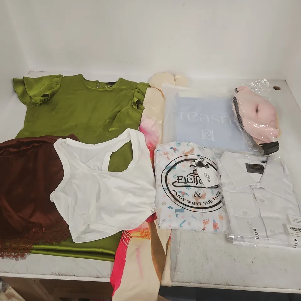 LARGE QUANTITY OF ASSORTED CLOTHING ITEMS TO INCLUDE NEW LOOK, REASON AND ELIPOP