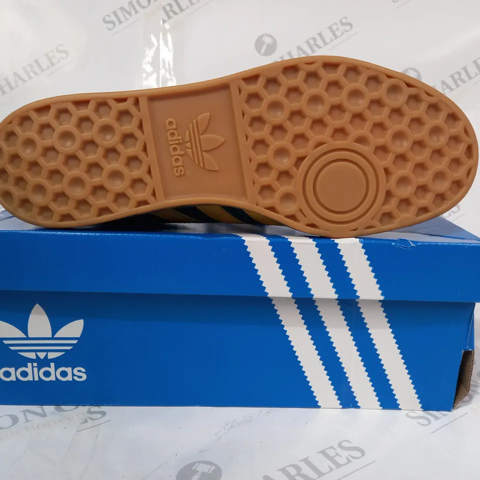 BOXED PAIR OF ADIDAS HAMBURG SHOES IN GREEN/MUSTARD YELLOW UK SIZE 10
