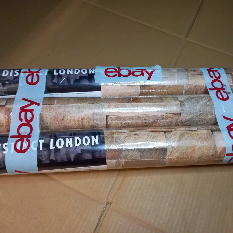LOT OF APPROX 3 ROLLS WALL PAPER