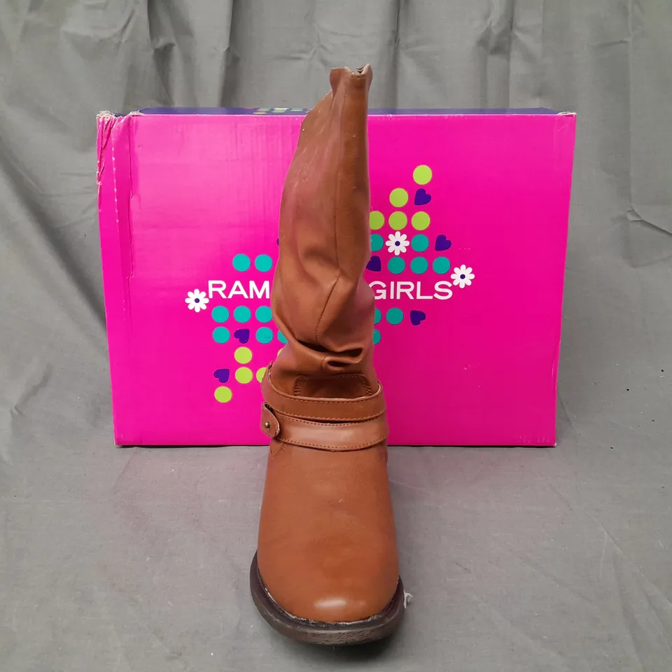 BOXED PAIR OF RAMPAGE GIRLS KAREN BOOTS IN TAN SIZE 4M