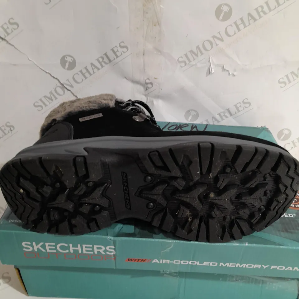 SKECHERS FAUX FUR CUFF BOOTS - UK SIZE 6