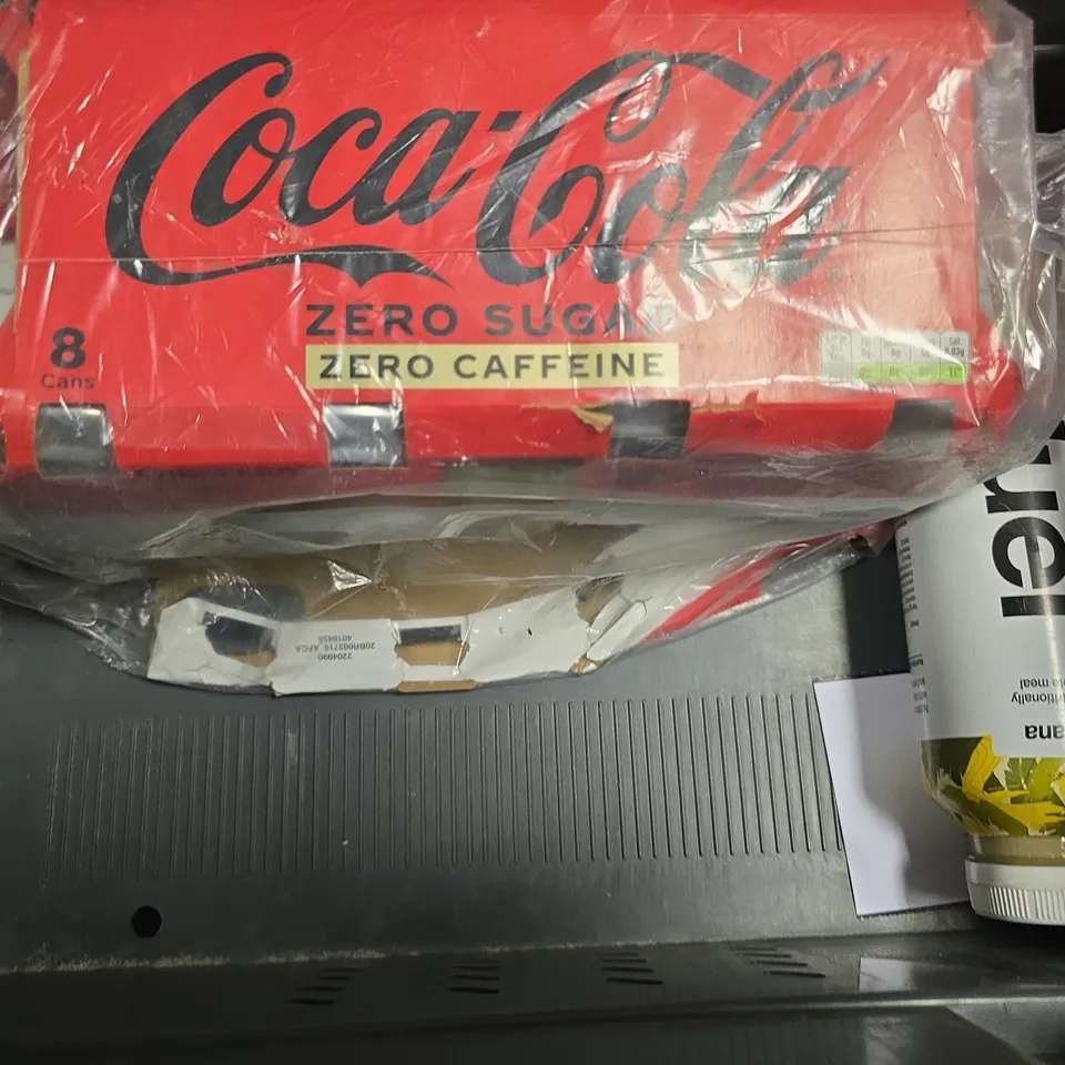 APPROXIMATELY 14 ASSORTED FOOD & DRINK ITEMS TO INCLUDE - COCA COLA ZERO SUGAR & CAFFINE & HUEL BANANA 