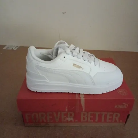 BOXED PAIR OF PUMA SHUFFLE DOWNTOWN TRAINERS IN WHITE - UK 4