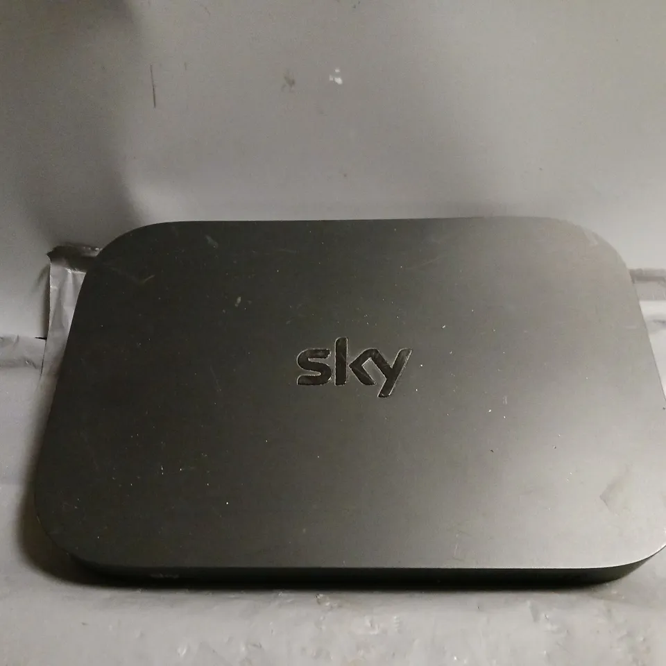 SKY EM150 Q MINI BOX