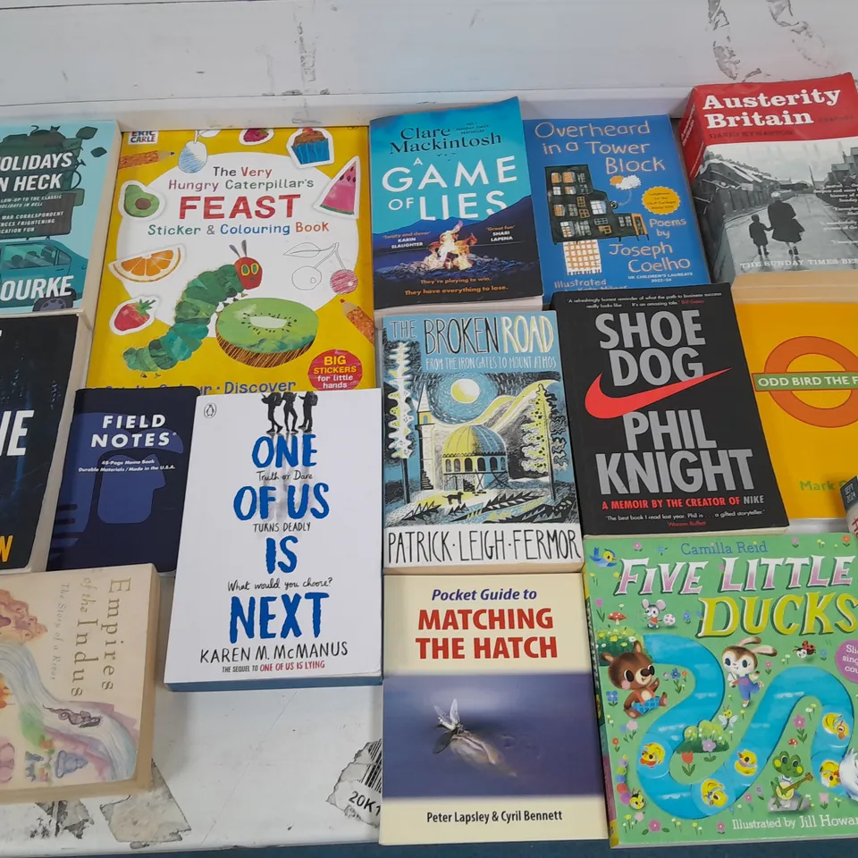 LARGE QUANTITY OF ASSORTED BOOKS TO INCLUDE SAVE WITH JAMIE, BATMAN GRAPHIC NOVEL AND HOW TO THINK LIKE A FISH