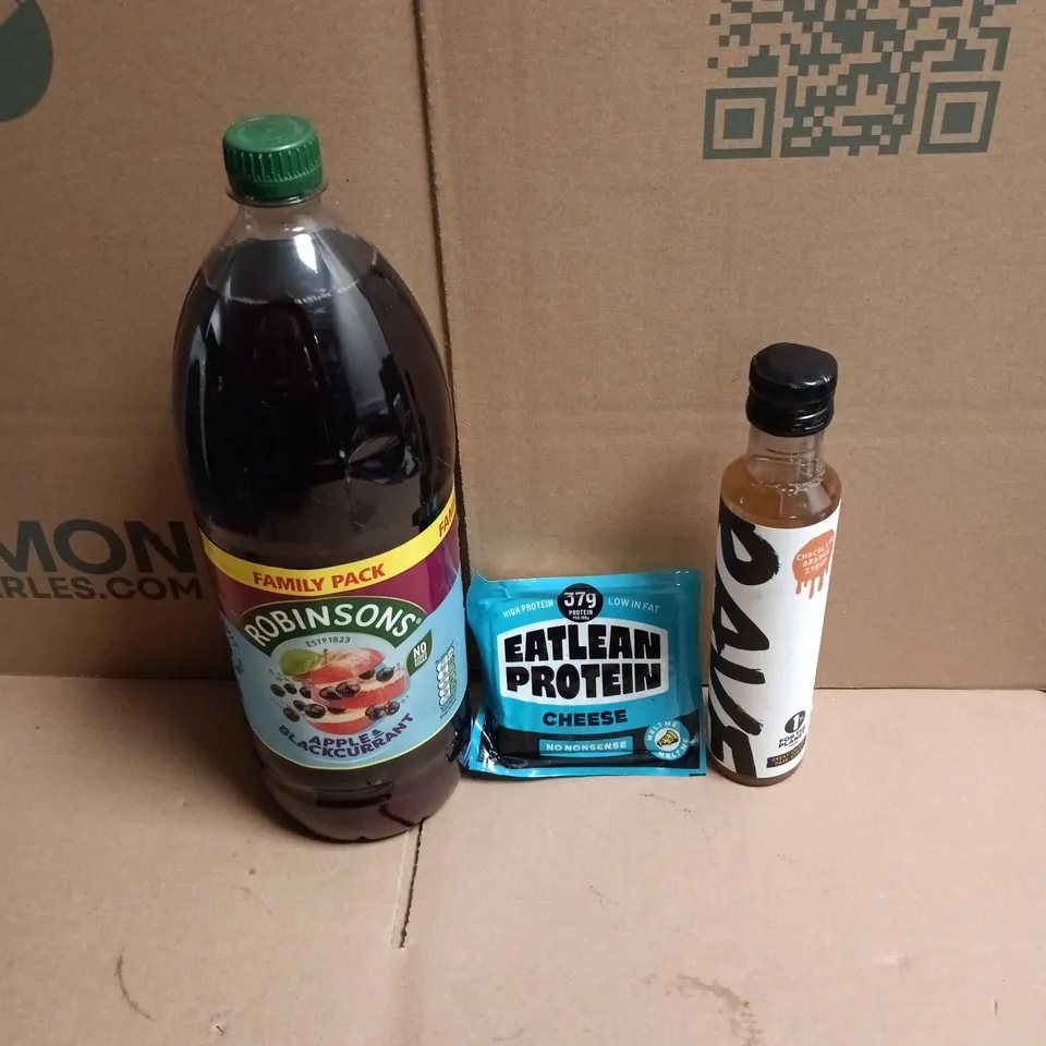 APPROXIMATELY 12 ASSORTED FOOD AND DRINKS ITEMS TO INCLUDE - ROBINSONS APPLE & BLACKCURRANT SQUASH, EATLEAN PROTEIN CHEESE, RAVE CHOCOLATE ORANGE FLAVOURED SYRUP ETC 