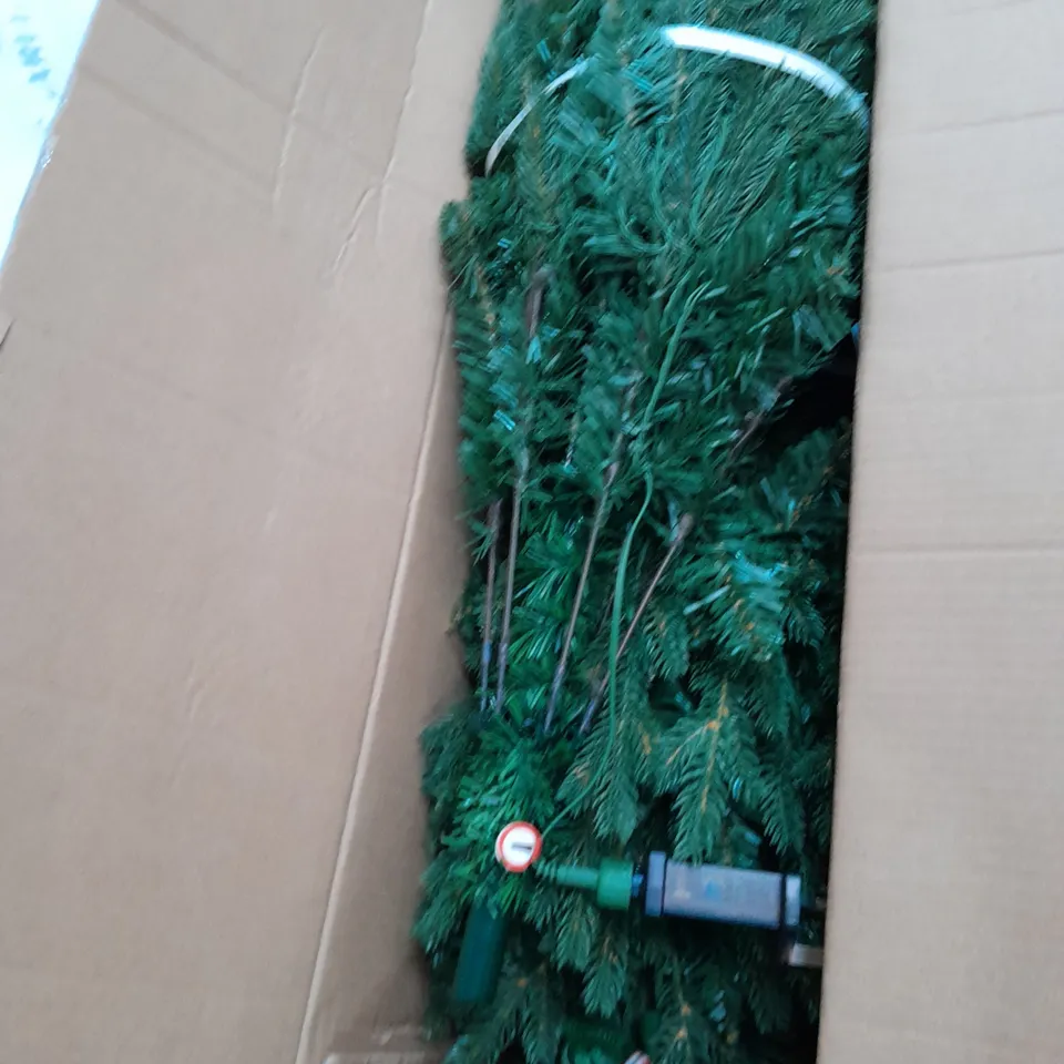 BOXED HOME REFLECTIONS PRE-LIT CHRISTMAS TREE - 5FT
