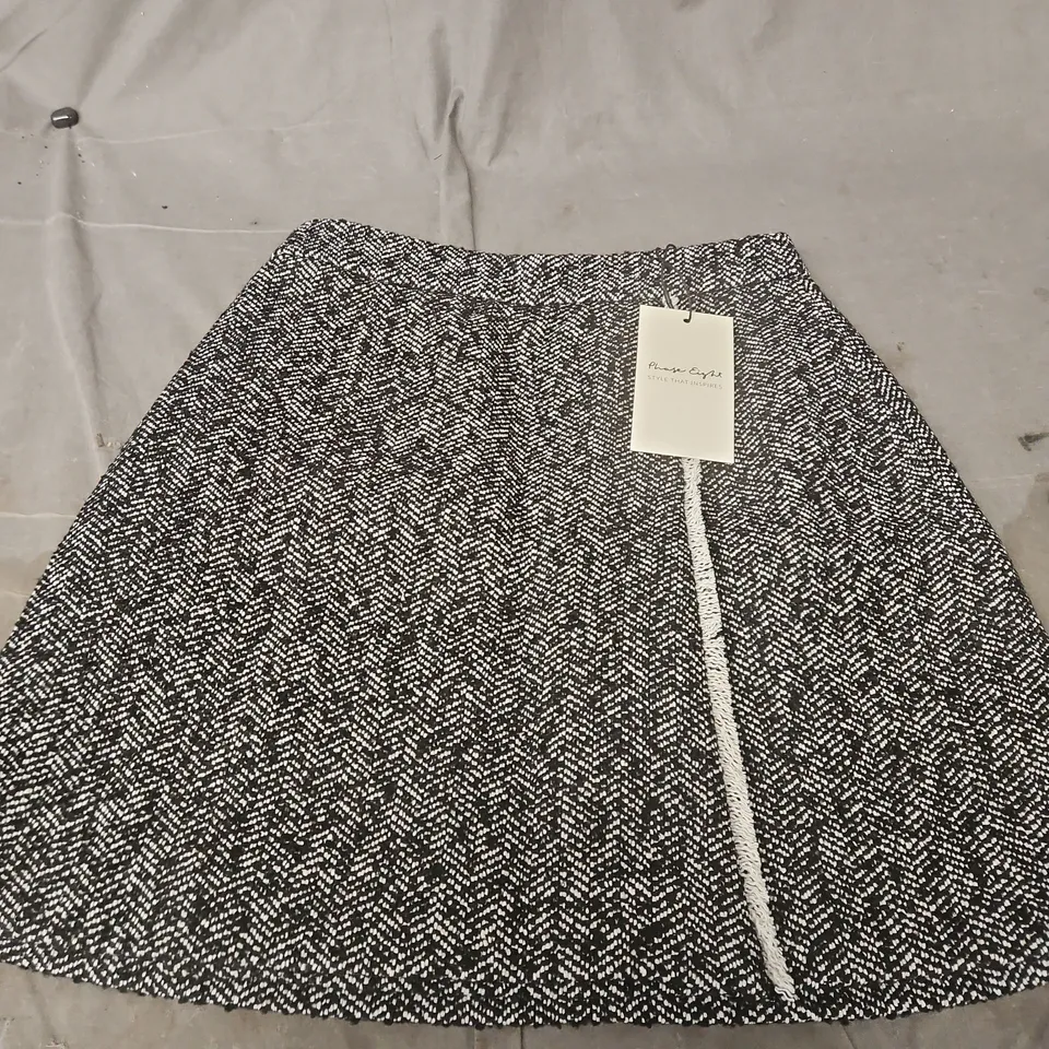 PHASE EIGHT AYAME TEXTURED SKIRT – BLACK – UK 10