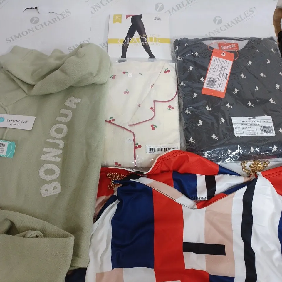 BOX OF APPROXIMATELY 25 ASSORTED CLOTHING ITEMS TO INCUDE - JUMPER , TIGHTS , PAJAMA TOP ETC