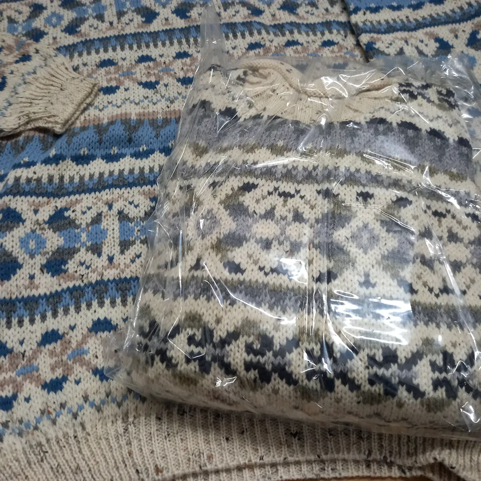 LOT OF 15 AS NEW PATTERENED KNIT JUMPERS - ALL 4