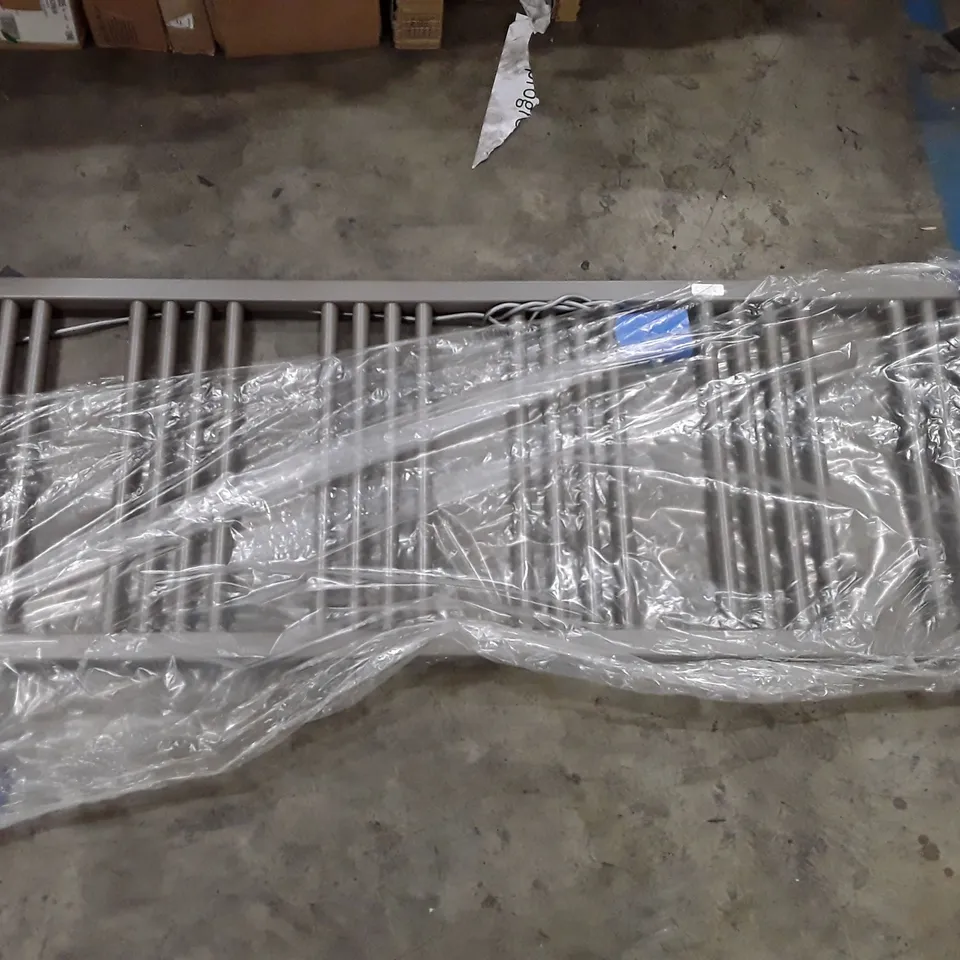 VERTICAL TOWEL RADIATOR 600W