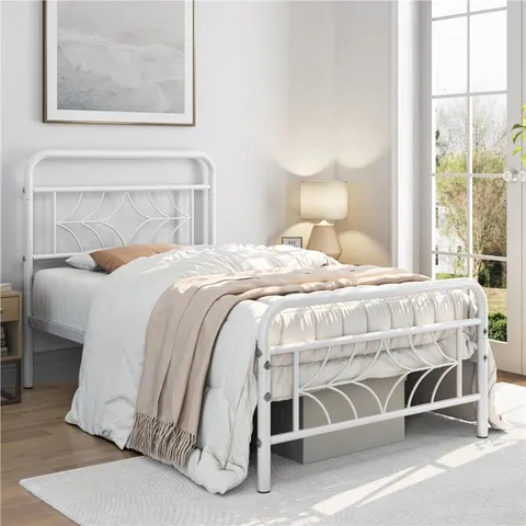 WHITE ALEASIA BED (135X190)