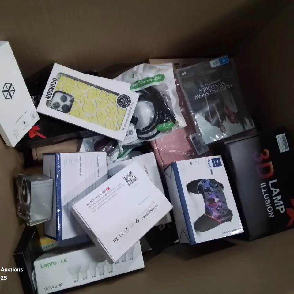 BOX CONTAINING LARGE AMOUNT OF BOXED ELECTRICAL ITEMS TO INCLUDE: EARPHONES, LED OCCASIONS LIGHTS, LED STRIP LIGHTS, SPOTLIGHTS, VARIOUS CHARGING CABLES AND LOTS MORE