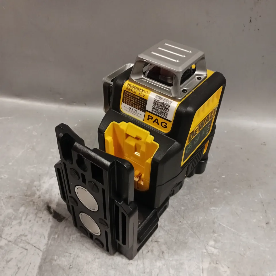 DEWALT GREEN SELF-LEVELLING MULTI-LINE LASER LEVEL