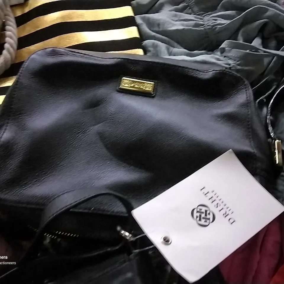 BOX IF APP15 ASSORTED ITEMS OF CLOTHING & HANDBAGS