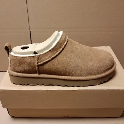BOXED PAIR OF UGG WOMENS CLASSIC MICRO CLOGS IN BROWN - UK 4