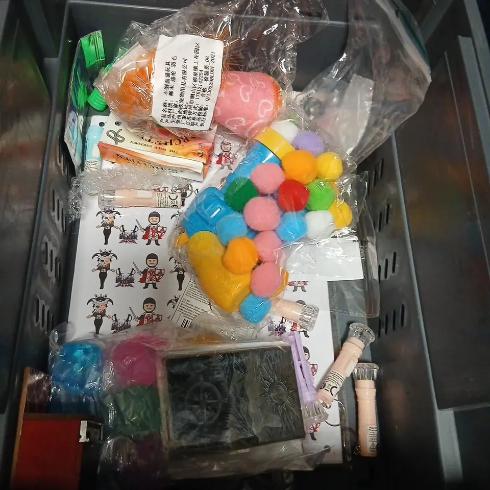 LARGE QUANTITY OF ASSORTED TOYS AND ACCESSORIES TO INCLUDE; MCDONALDS CARDS, SQUISHY BUNS, LEGO, MATCHBOX FORD RS.2000, DOLLS HOUSE FURNITURE, ROAD SIGN CARDS AND SCENTERED CHANGE OF PACE PUZZLE