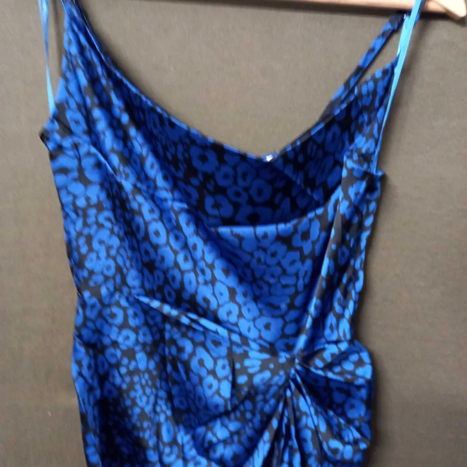 QUIZ TWIN STRAP FORAL PRINT DRESS IN ROYAL BLUE/BLACK - SIZE 10