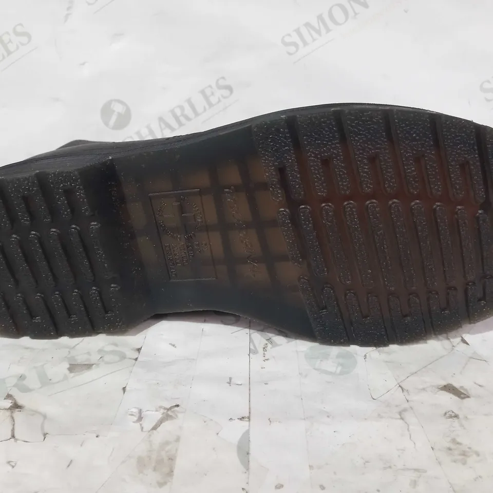 BOXED PAIR OF DR MARTENS ANKLE BOOTS IN BROWN UK SIZE 8
