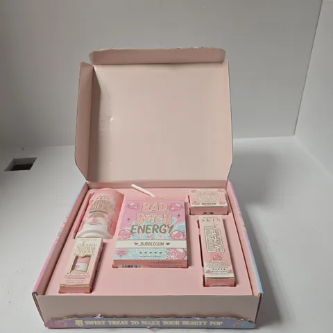 P LOUISE WHAT A TREAT! MAKE-UP SET - BUBBLEGUM (BAD BATCH ENERGY)