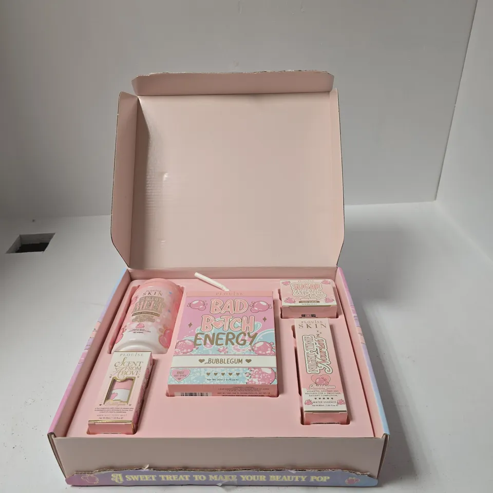 P LOUISE WHAT A TREAT! MAKE-UP SET - BUBBLEGUM (BAD BATCH ENERGY)