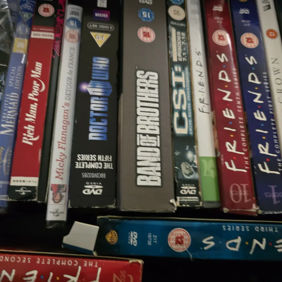 TOTE OF APPROXIMATELY 14 ASSORTED DVD'S TO INCLUDE - THE BRIDGE DVD , FRIENDS COMPLETE SIXTH SERIES , 8 MILE ETC