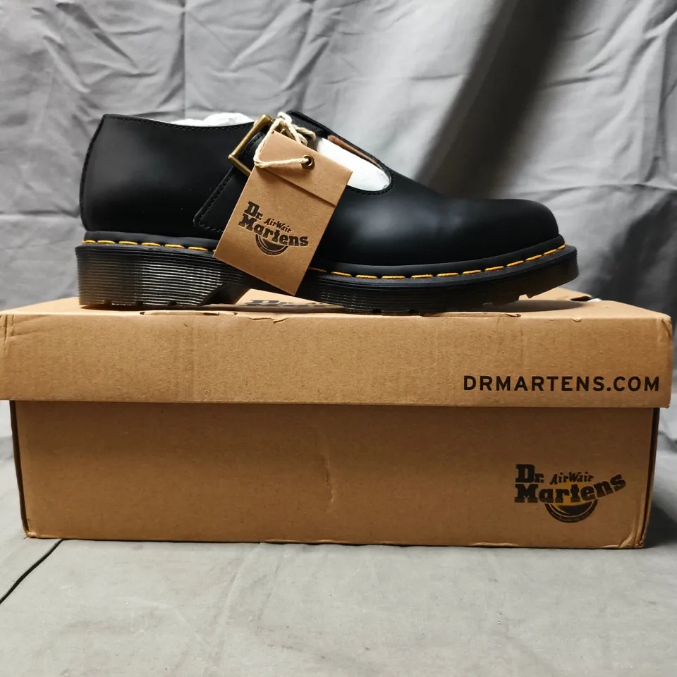 BOXED PAIR OF DR MARTENS POLLEY SHOES IN BLACK SIZE UK 7