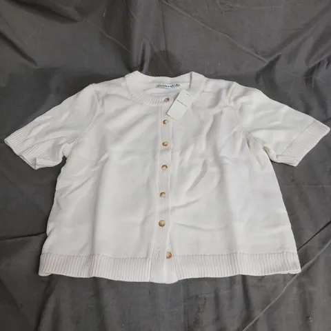 ABERCROMBIE & FITCH KNITTED SHORT SLEEVE TOP IN CREAM SIZE M