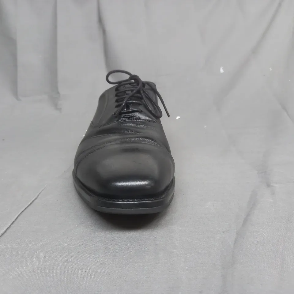 BOXED PAIR OF ECCO MENS SHOES IN BLACK EU SIZE 46
