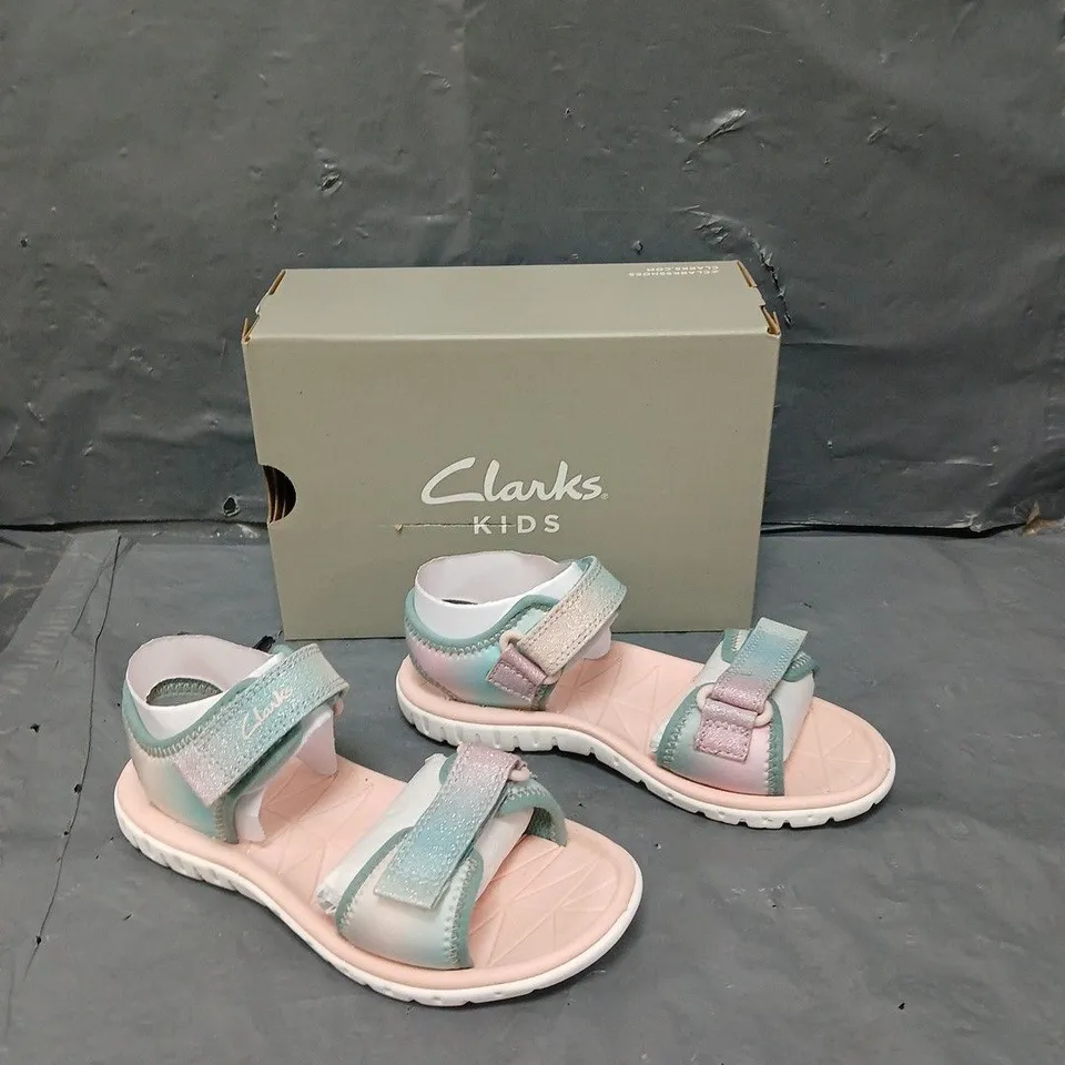 BOXED PAIR OF CLANKS KIDS SURFIDE TIDE PASTEL SANDAL - UK 12 1/2 