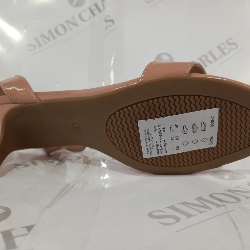 BOXED PAIR OF JDWILLIAMS OPEN TOE LOW HEEL SANDALS IN NUDE COLOUR UK SIZE 5