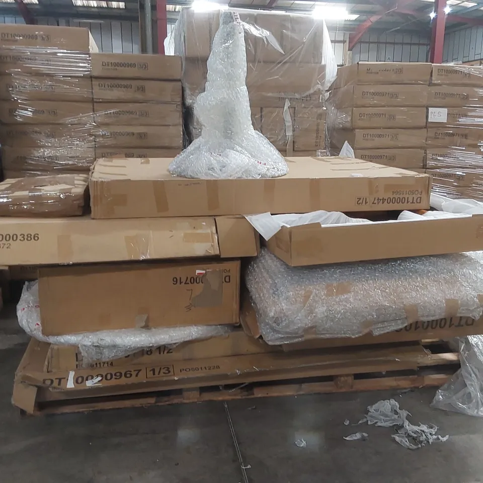 PALLET CONTAINING A LARGE ASSORTMENT OF FURNITURE PARTS 
