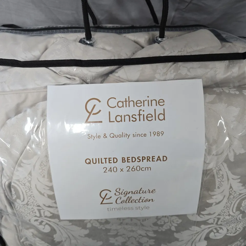 CATHERINE LANSFIELD SIGNATURE COLLECTION QUILTED BEDSPREAD 240 X 260 CM