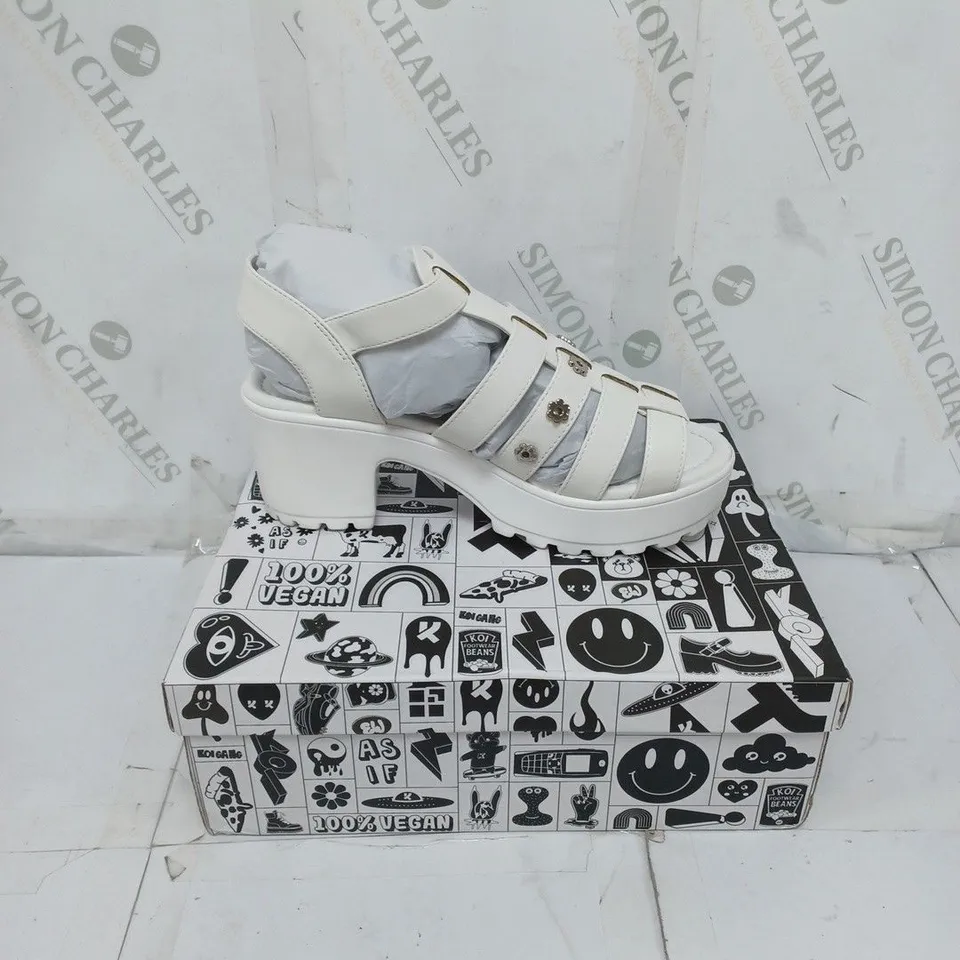 KOI FOOTWEAR LADIES WHITE CHUNKY HEEL SANDALS SIZE 7