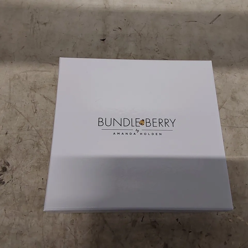 BOXED BUNDLEBERRY GOLD FLAME CANDLE SET OF 5 (1 BOX)