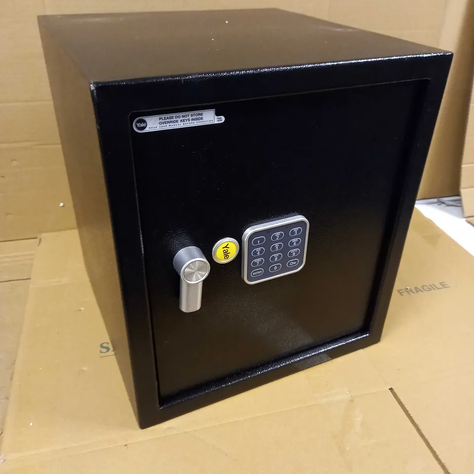 YALE YEC/390/DB1 - LARGE ALARMED VALUE SAFE