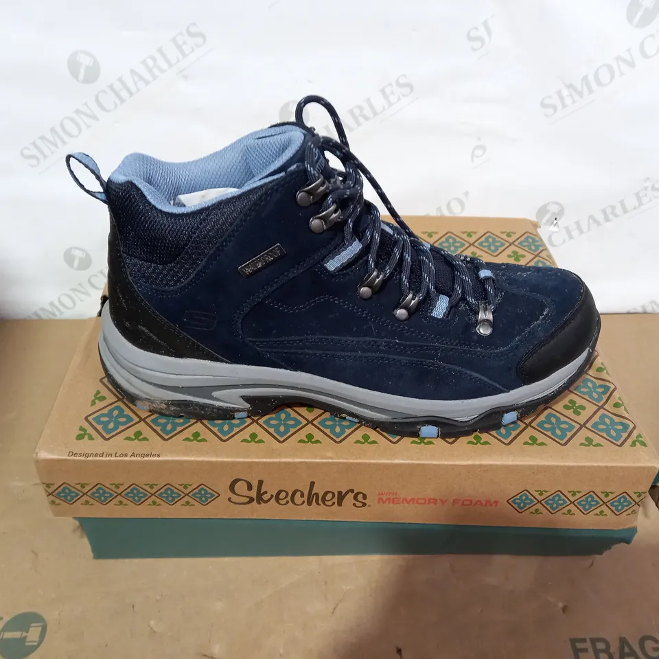 BOXED PAIR OF SKECHERS NAVY BOOTS- SIZE 8