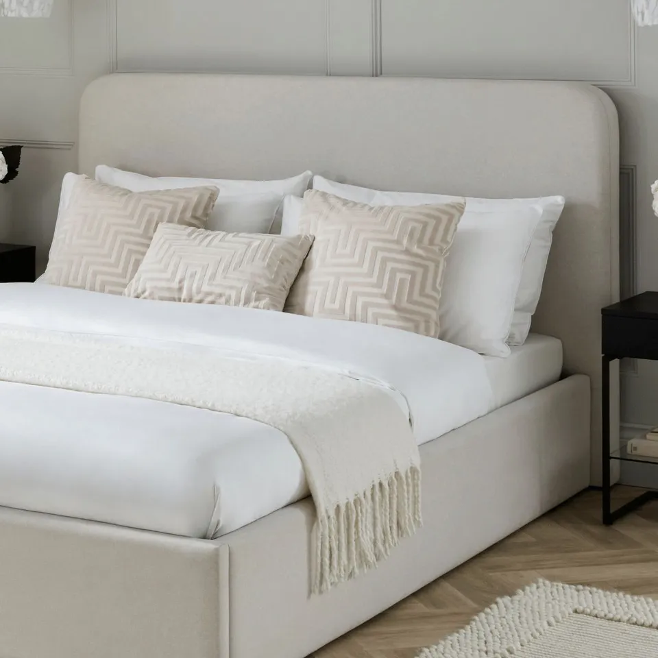 BOXED ASCOT OTTOMAN BED, CHENILLE LIGHT GREY // 5FT KING BED (2 BOXES)