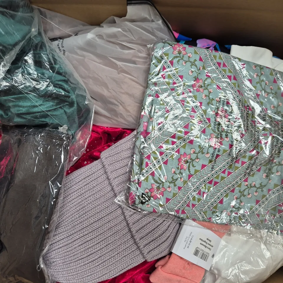BOX OF APPROXIMATELY 20 ASSORTED CLOTHING AND FASHION ITEMS IN VARIOUS STYLES, SIZES, AND COLOURS - COLLECTION ONLY