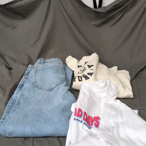 BOX OF APPROXIMATELY 20 ASSORTED CLOTHING ITEMS TO INCLUDE JEANS, ZARA JUMPER, SKATER T SHIRT ETC 