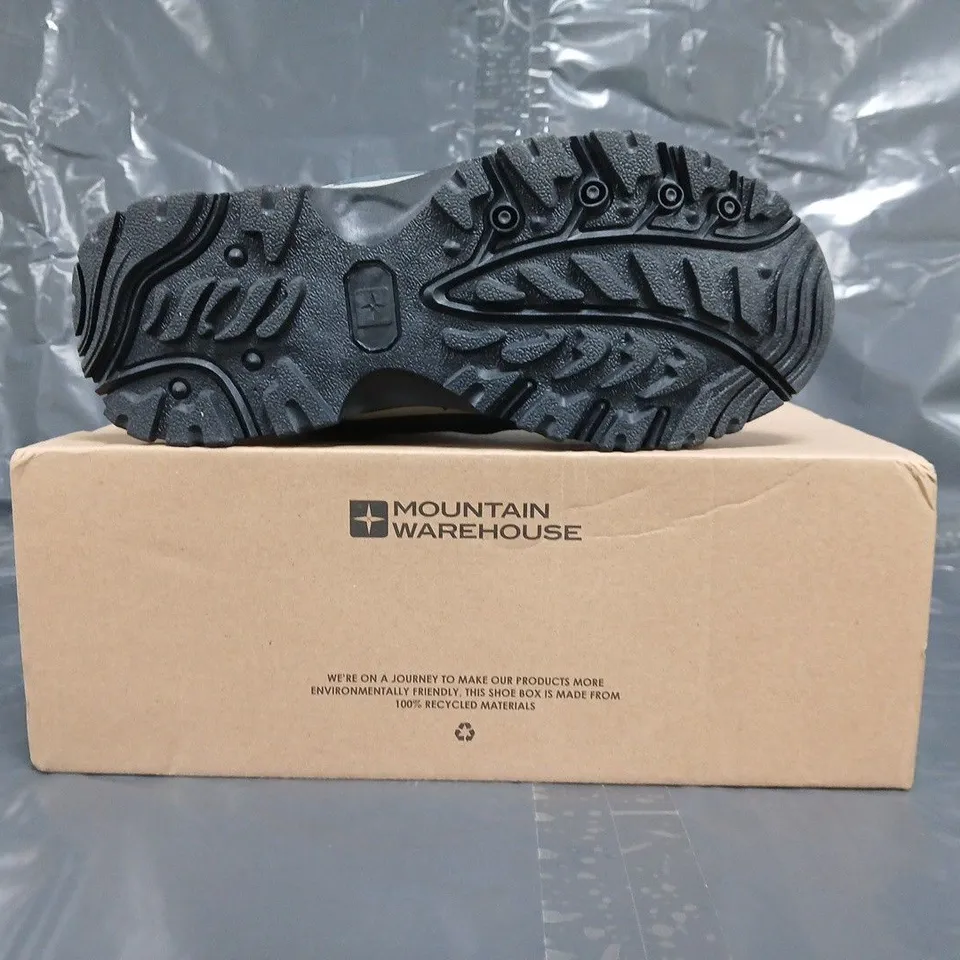 BOXED PAIR OF MOUNTAIN WAREHOUSE ADVENTURER WOMEN'S WATERPROOF ADAPTIVE WALKING BOOTS IN RUSTIC BLACK SIZE UK 6
