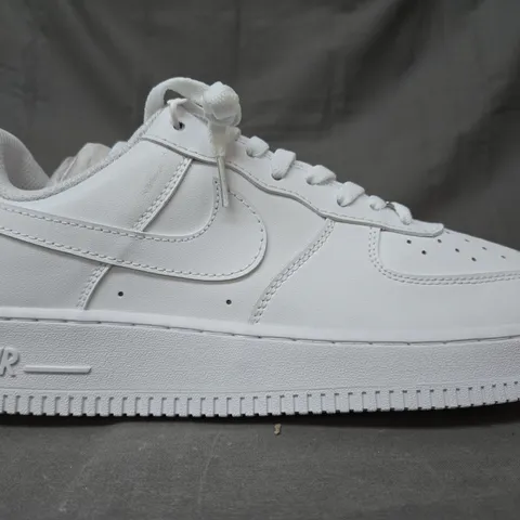 PAIR OF NIKE AIR FORCE 1 SHOES IN WHITE UK SIZE 9